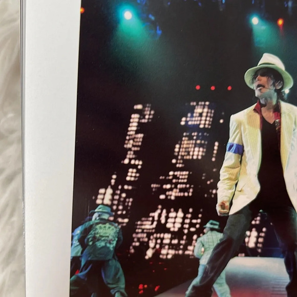 This Is It by Michael Jackson (2 CD, 2009, Sony) Hardcover Booklet, Souvenir - Picture 11 of 16